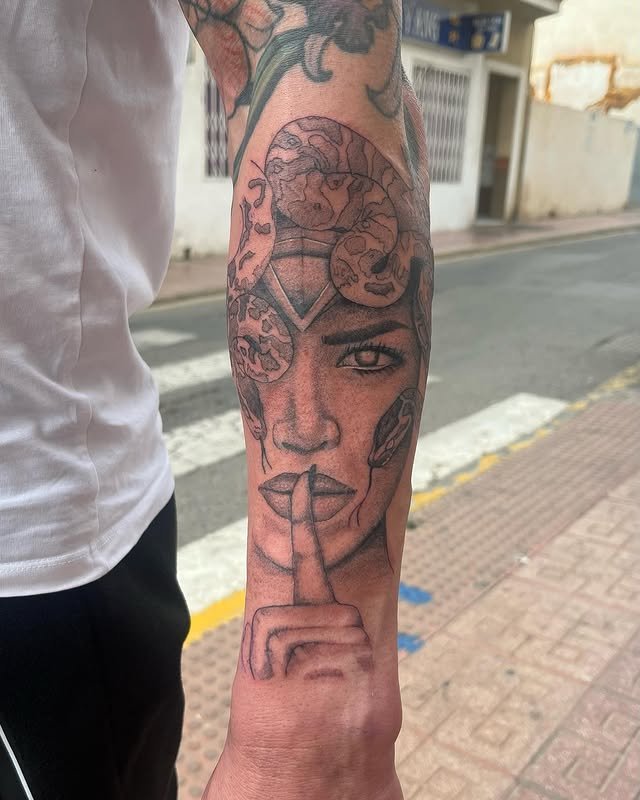 almanegra_tattoostudio_475045526_17915511312060613_4391384873254507262_n